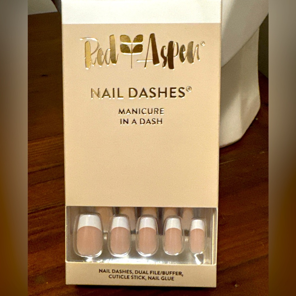 RED ASPEN Nevayas french tip Nail Dashes 24 Pop On Medium Coffin